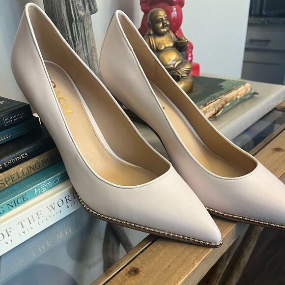 Coach Shoes - Women’s Coach Leather light Beechwood Beadchain Pumps. Size 9.5 B.